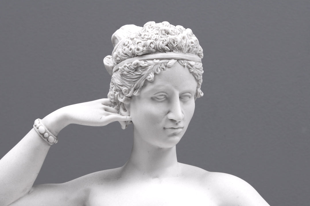 Paulina Borghese als Venus Statue (Klein)