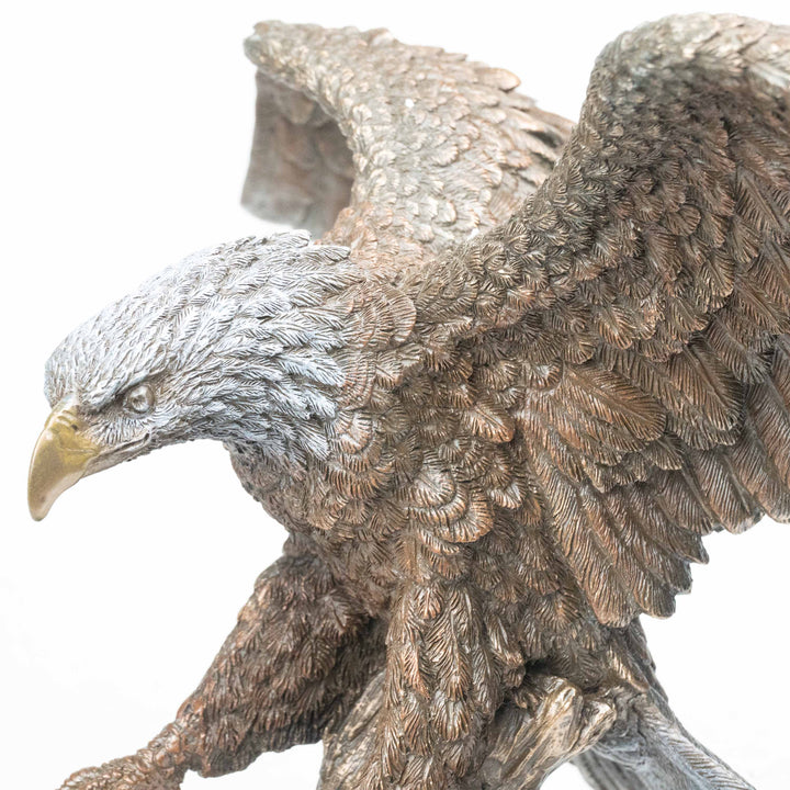 Adler Jagend (Bronzierte Skulptur aus Kunstharz)