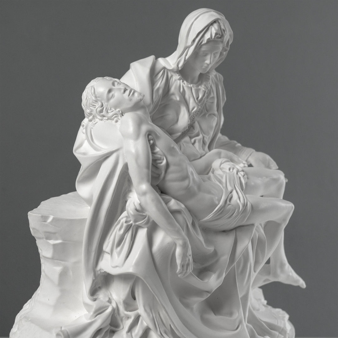 Michelangelos Pietà Skulptur – Weiße Statue (Vatikanisches Museum)