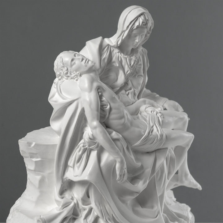 Michelangelos Pietà Skulptur – Weiße Statue (Vatikanisches Museum)