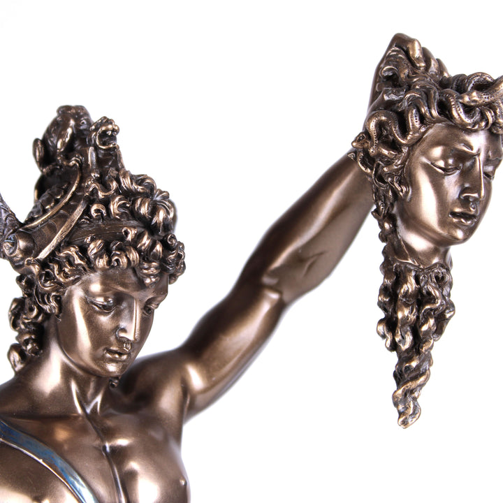 Perseus mit Medusakopf (Bronzierte Skulptur aus Kunstharz)