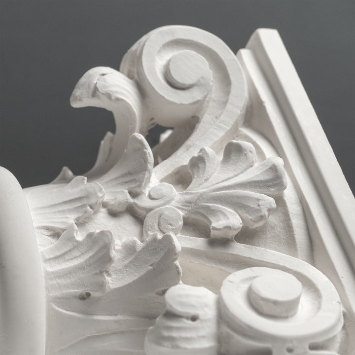 Römisches Kapitell Buchstütze – Skulptur im klassischen Architekturstil