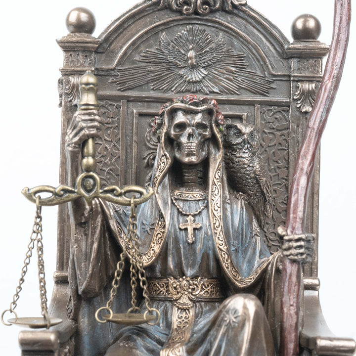 Santa Muerte Statue mit Sense und Waage (Kaltguss-Bronze Skulptur)