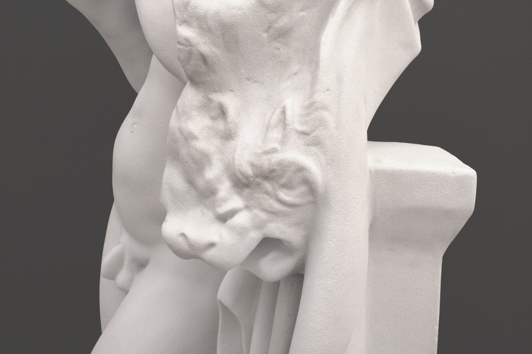 Satyr mit Floete Statue