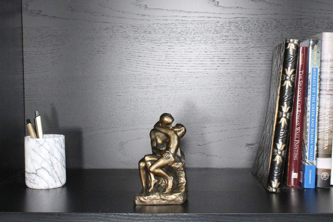Der Kuss Statue von Rodin (Bronzierte Liebespaar Skulptur aus Kunstharz)