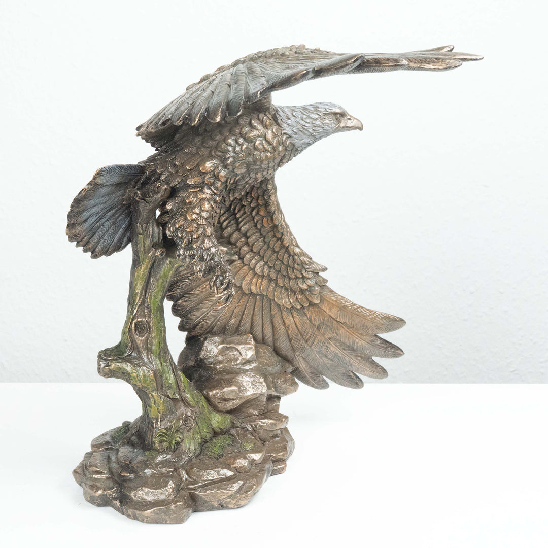 Adler Fliegend (Bronzierte Skulptur aus Kunstharz)
