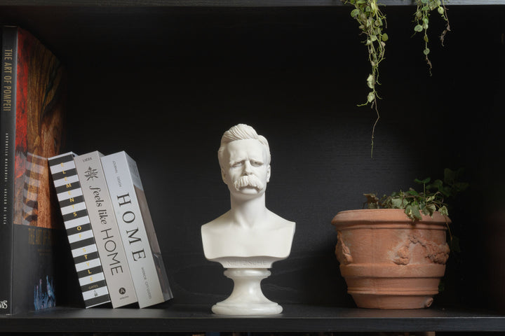 Friedrich Nietzsche Bust — Architekt des Modernen Existenzialismus
