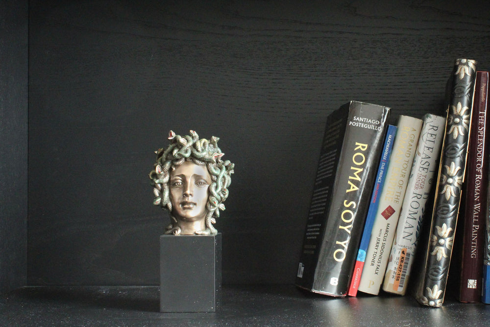 Medusa Kopf (Bronzierte Skulptur aus Kunstharz)