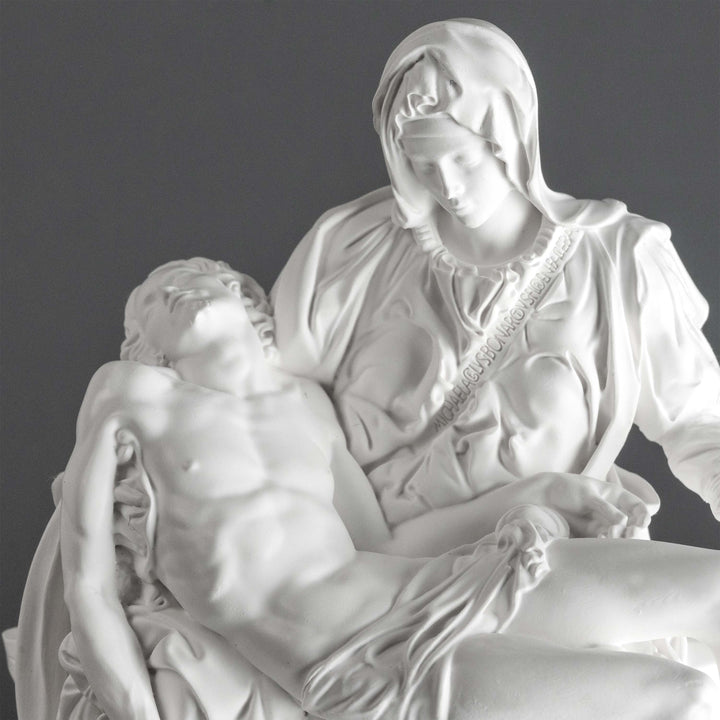 Michelangelos Pietà Skulptur – Weiße Statue (Vatikanisches Museum)
