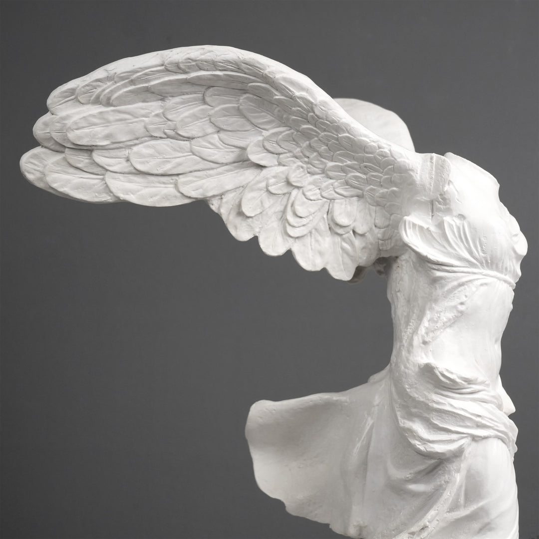 Nike Göttin des Sieges Skulptur (Kunstharz)