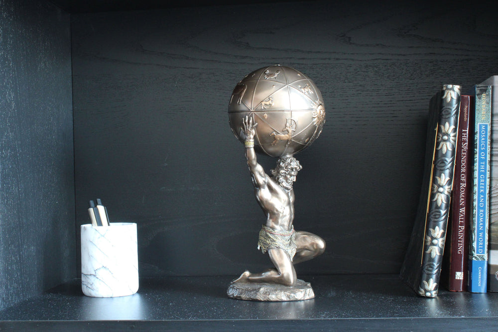 Atlas (Bronzierte Skulptur aus Kunstharz)