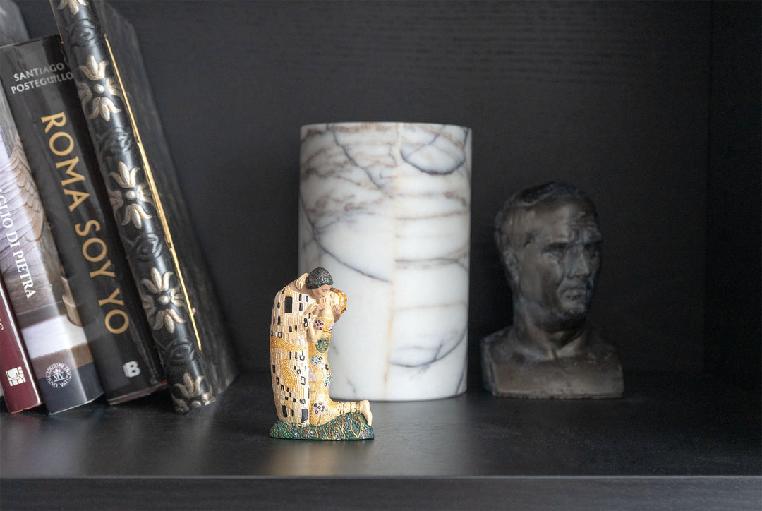 Der Kuss Skulptur von Klimt (Klein, Liebespaar Statue)