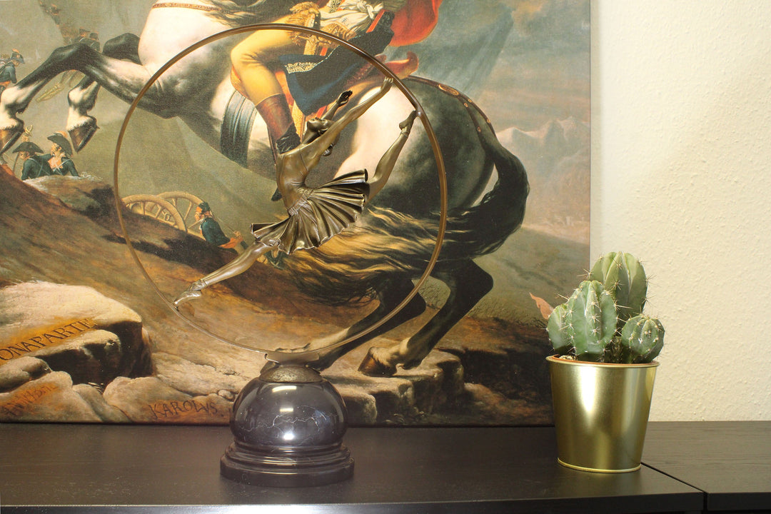 Tänzerin mit Reif Statue (Bronze, Wachsguss)