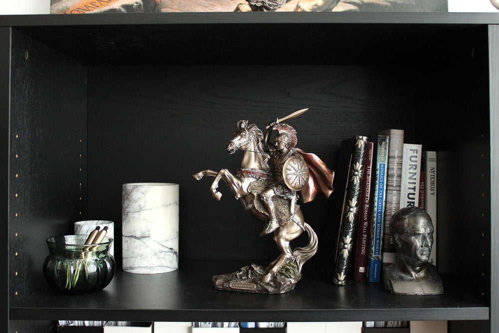 Alexander der Große auf Pferd (Bronzierte Skulptur aus Kunstharz)