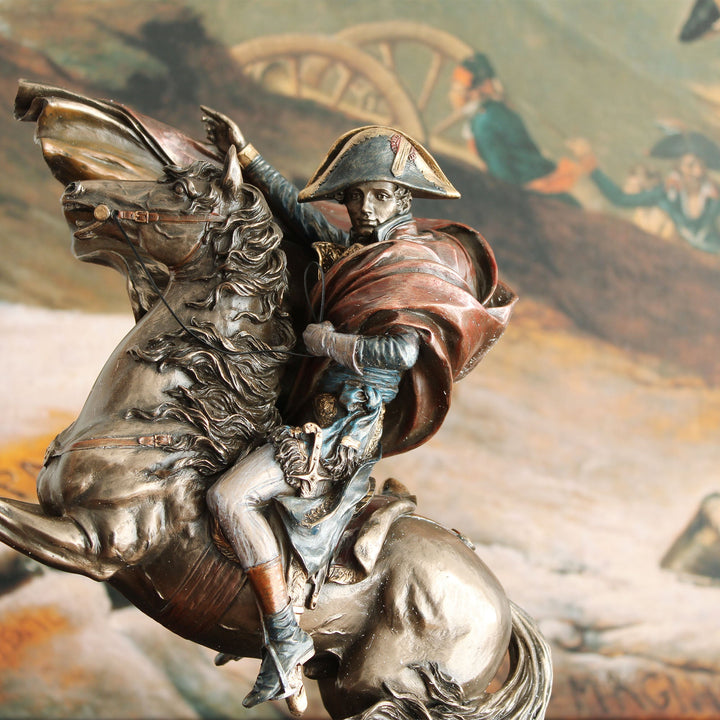 Napoleon Überquert die Alpen (Bronzierte Skulptur aus Kunstharz)