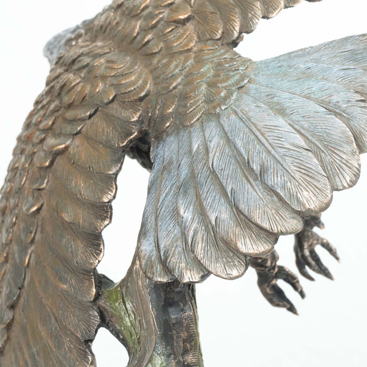 Adler Fliegend (Bronzierte Skulptur aus Kunstharz)