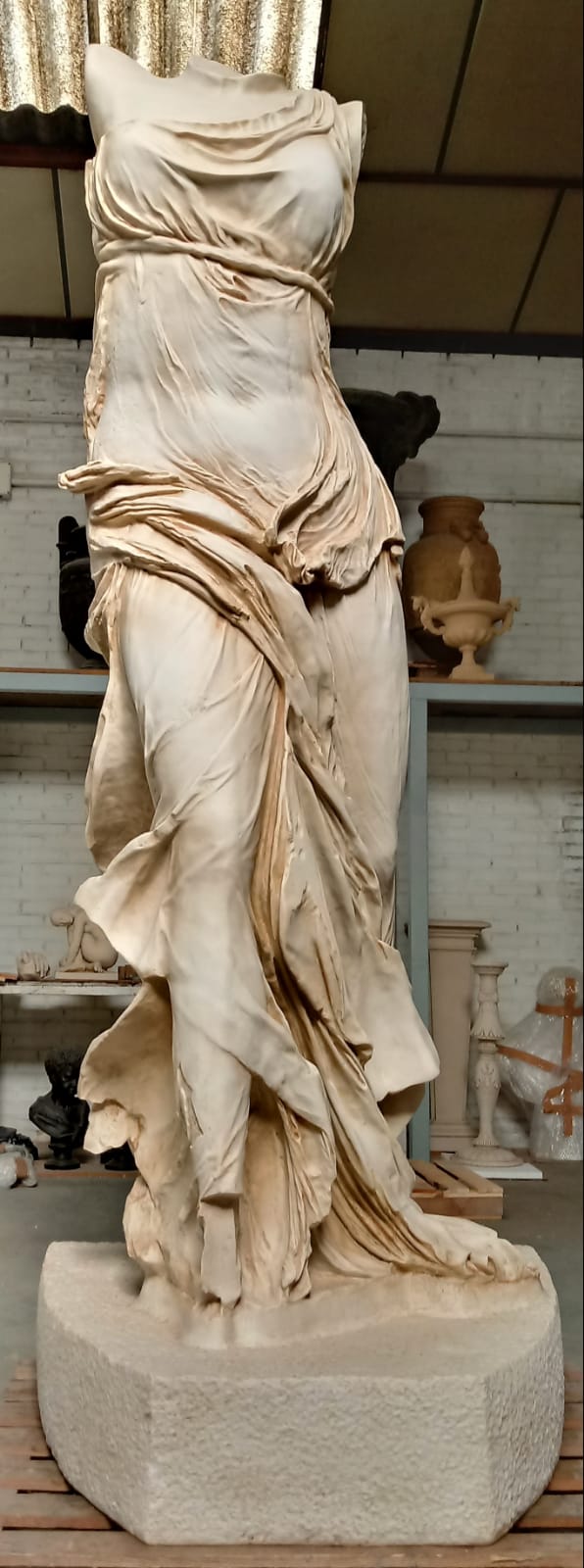 Nike Lebensgrosse Statue (Gross) – Gefluegelter Sieg von Samothrake