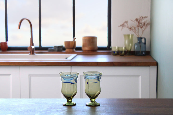 Römischer Glaspokal mit blauen Streifen im Set von 2