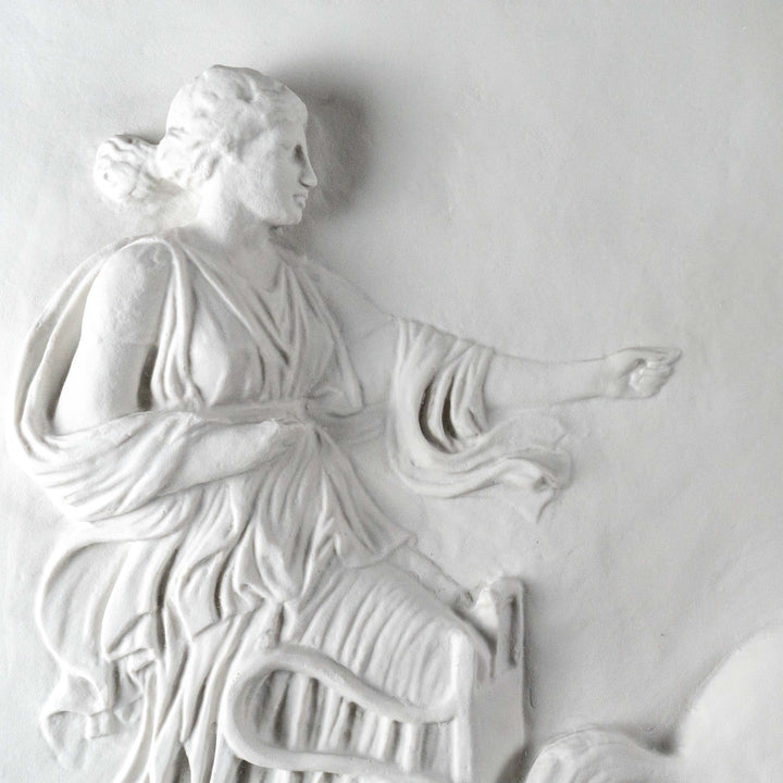 Eos im Streitwagen Flachrelief (Herculaneum)
