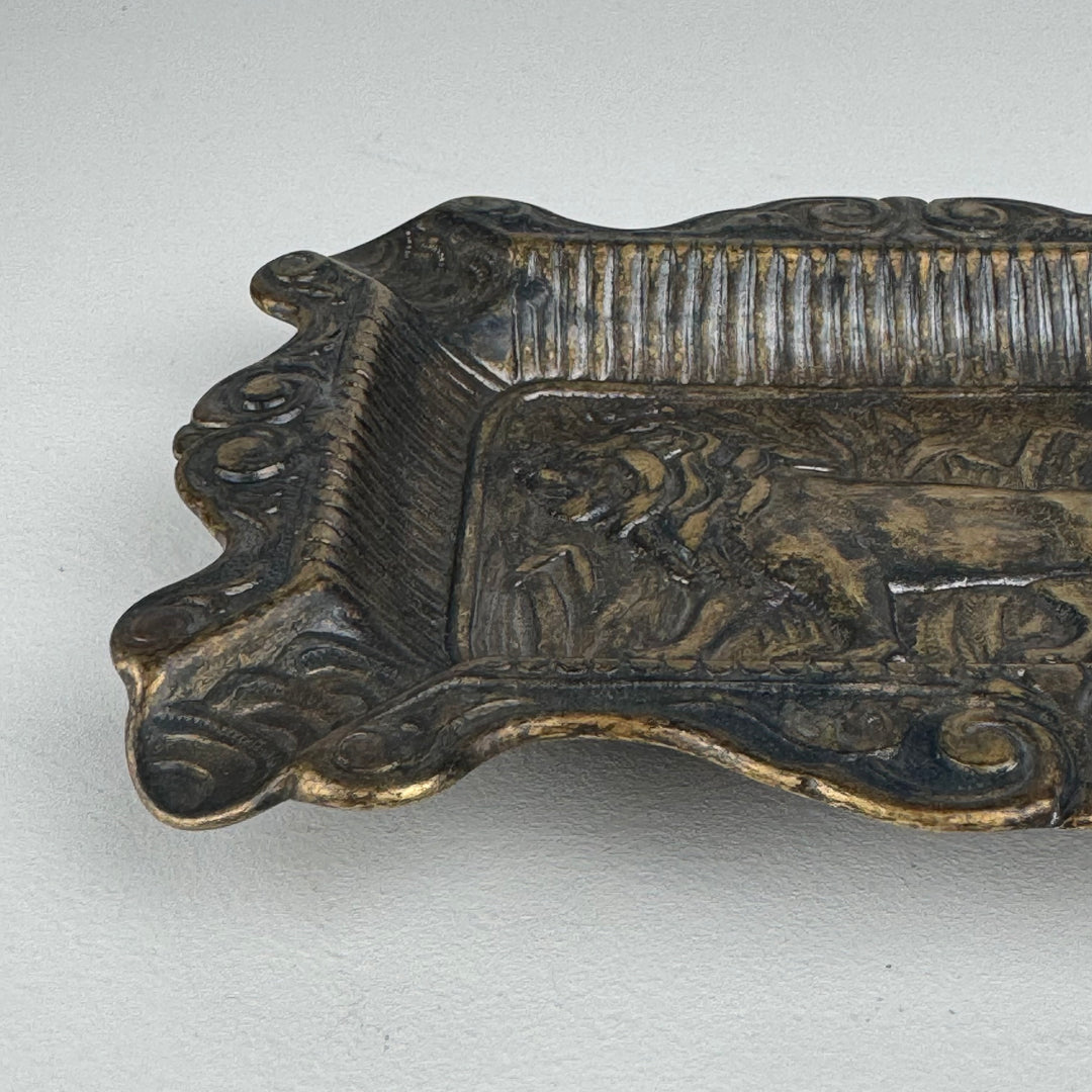 Zigarrenascher mit Loewenmotiv (patinierter Messing)