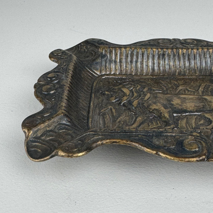 Zigarrenascher mit Loewenmotiv (patinierter Messing)