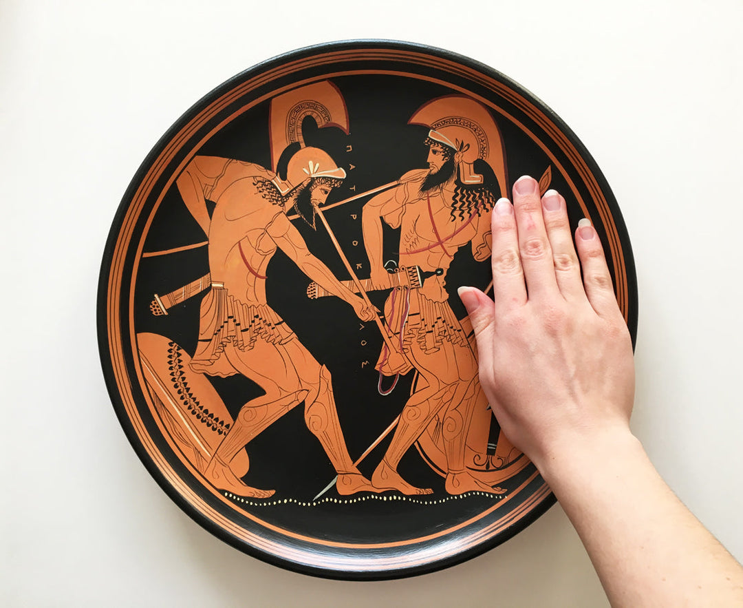 Griechischer rotfiguriger Teller mit Achilles und Patroklos