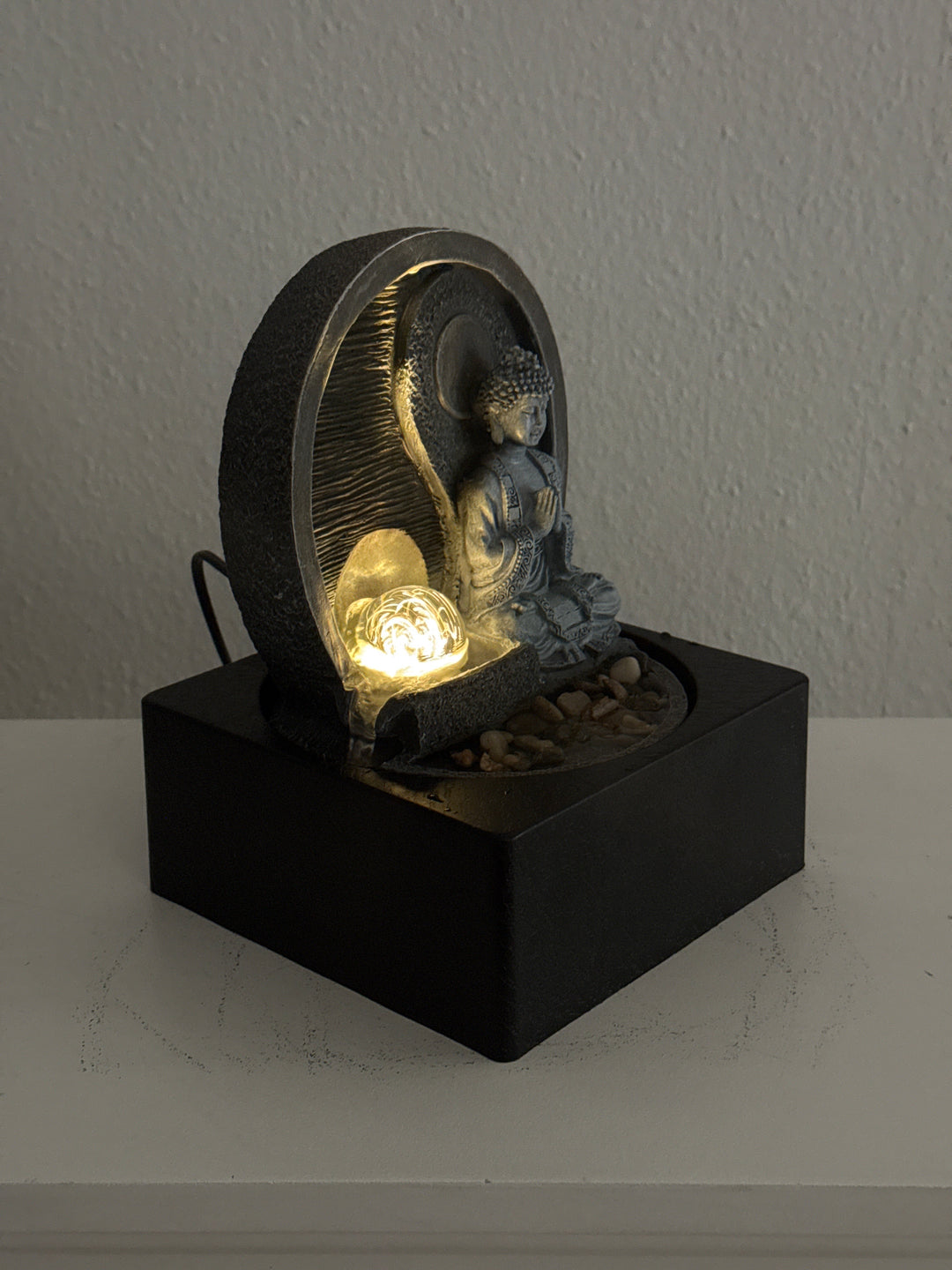 Buddha Brunnen für Innen – Zen Ruhe mit Licht und Wasserfluss