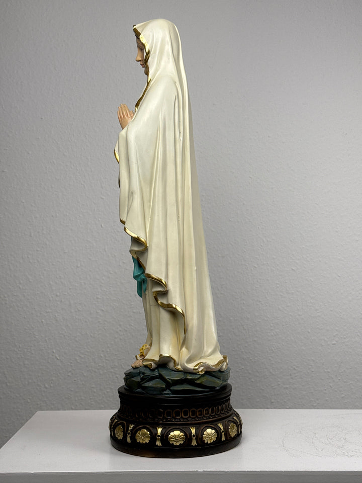 Unsere Liebe Frau von Lourdes Statue