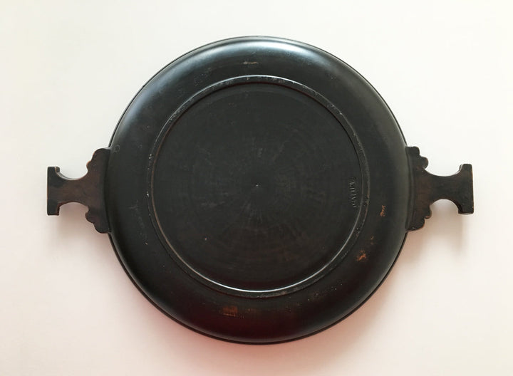 Schwarze Terra-Sigillata-Patera mit der Göttin Diana