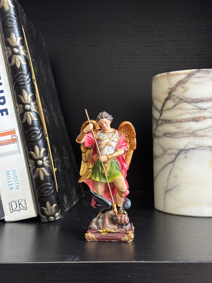 Erzengel Michael Skulptur – Besieger des Bösen Statue