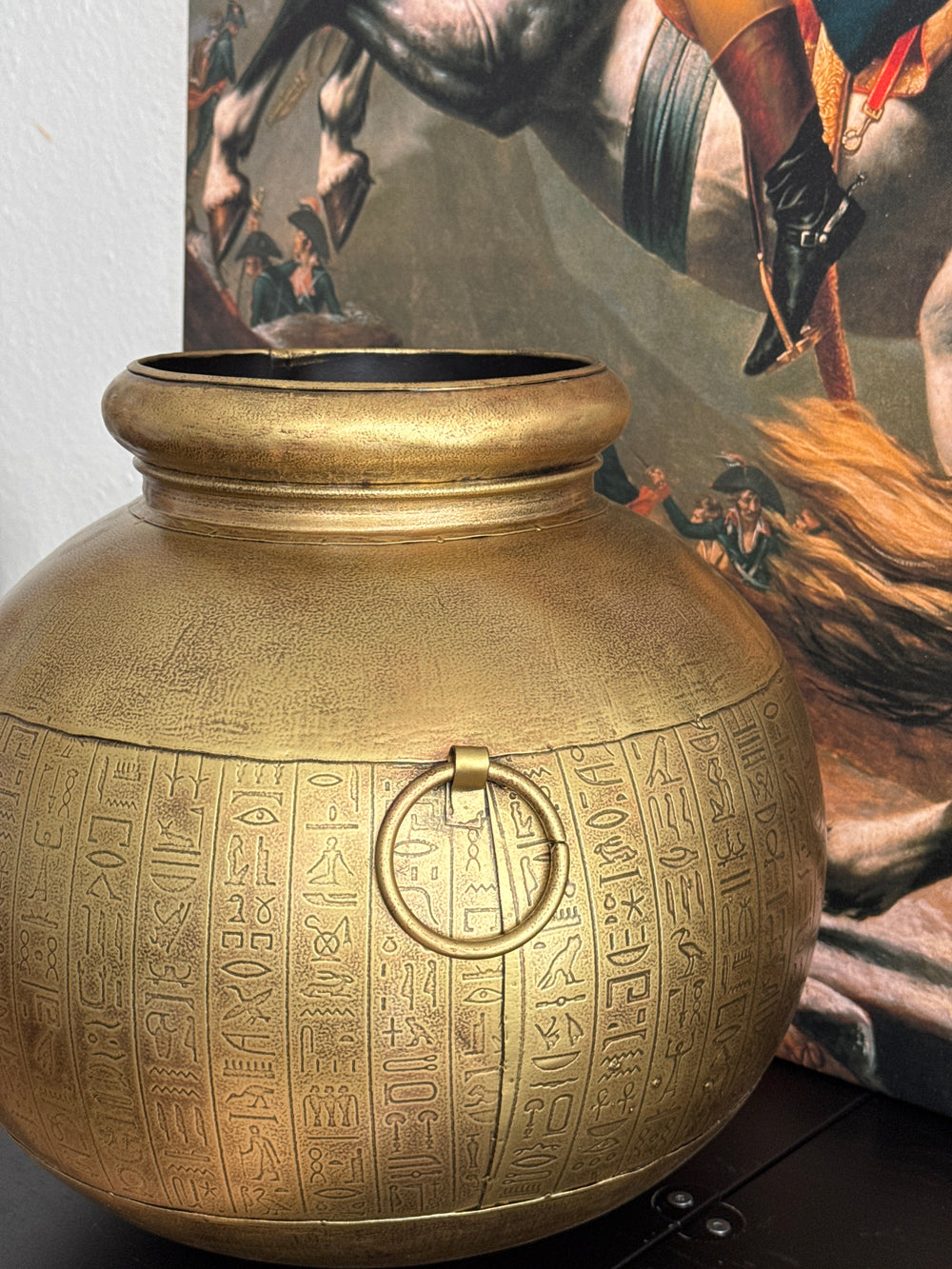 Aegyptische Vase mit Hieroglyphen (Metall)