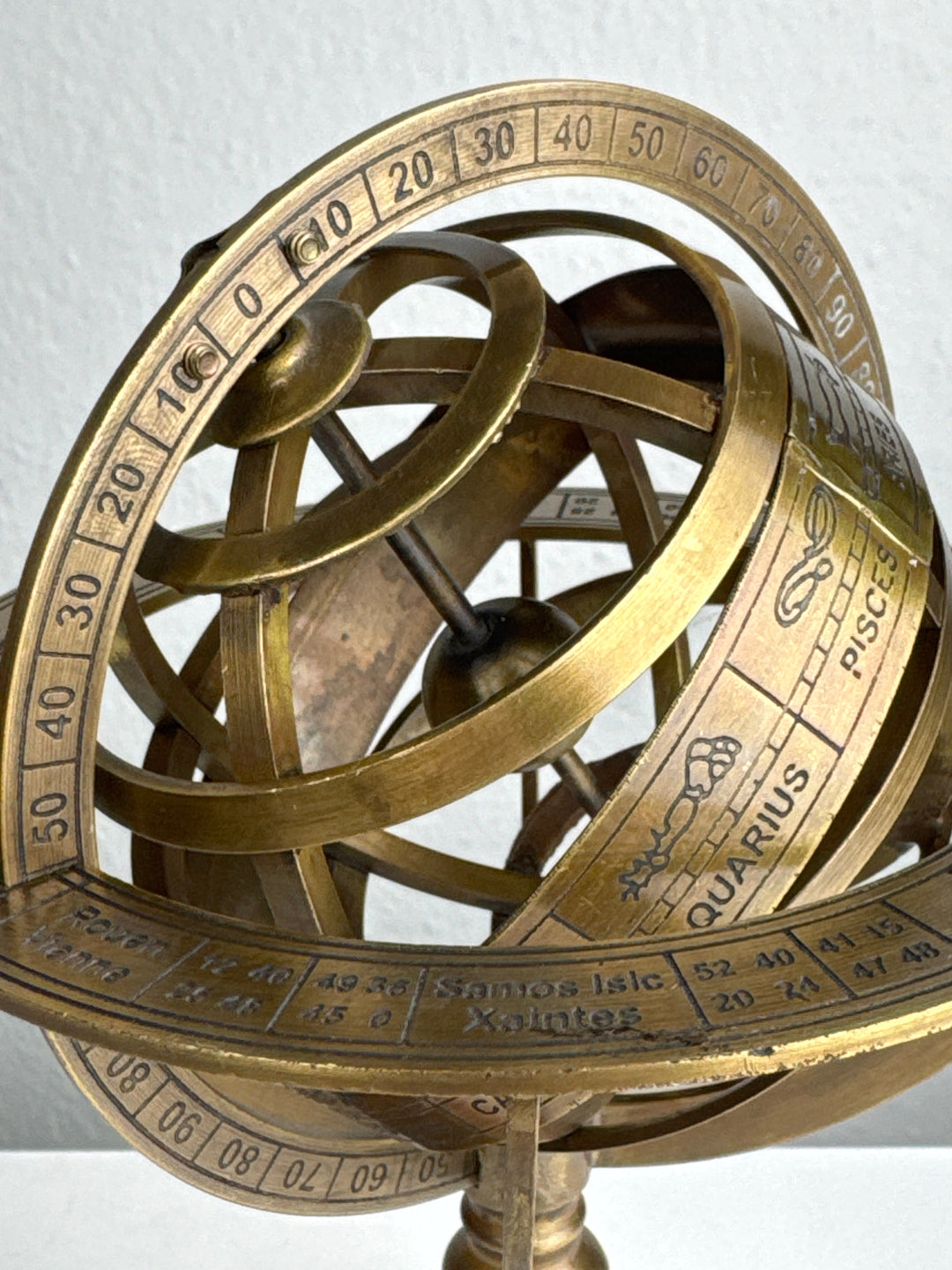 Grosse Armillarsphäre (Messing Skulptur)
