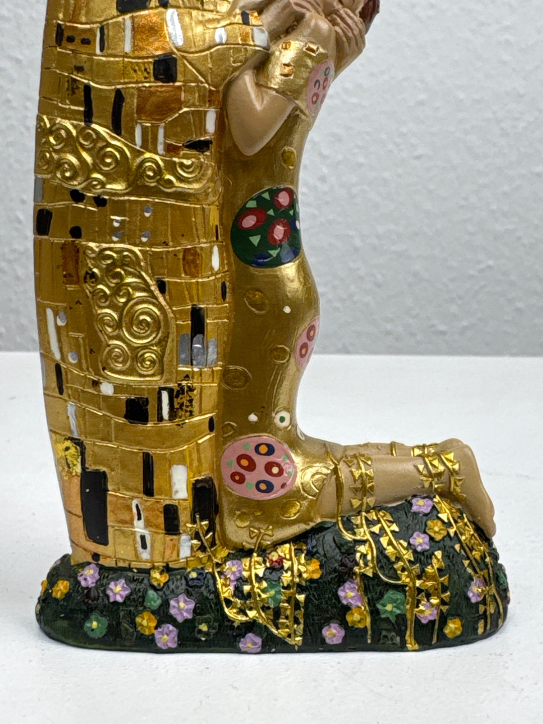 Liebes Skulptur – Der Kuss von Klimt (Klein, Liebespaar Statue)