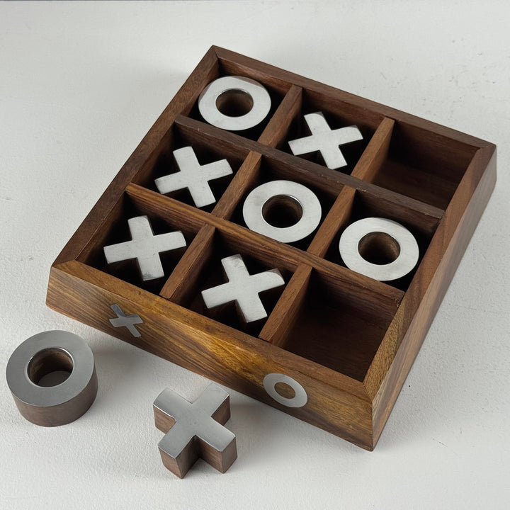 Holz Drei gewinnt Spiel mit Eisen Spielfiguren