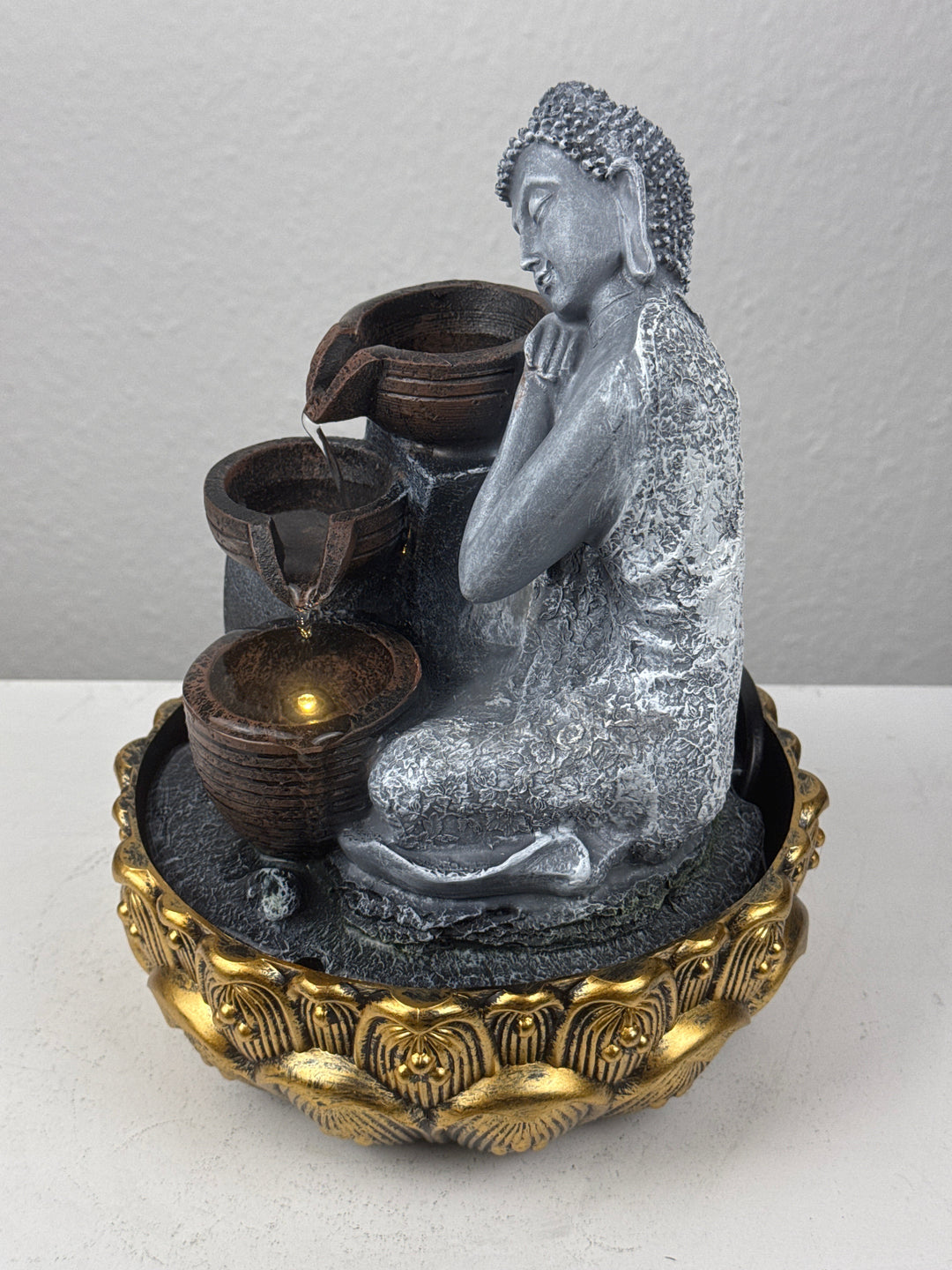 Buddha Innenbrunnen – Zen Ruhe mit Licht und Wasserfluss