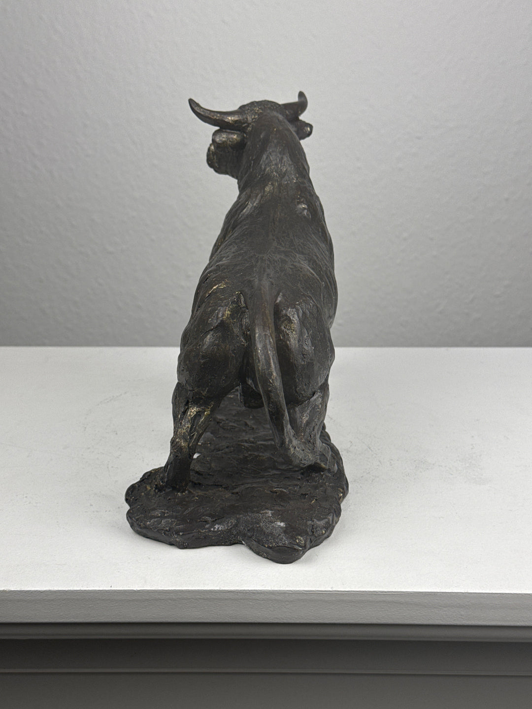 Stier Statue – Symbol für Stärke (Messing Schwarzfinish)