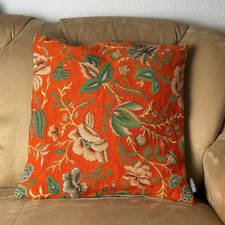 Oranger Kissenbezug mit Pfingstrosenmotiv – Botanisches Design aus dem Toile-de-Jouy-Museum (Jacquard gewebt)