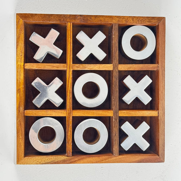 Holz Drei gewinnt Spiel mit Eisen Spielfiguren