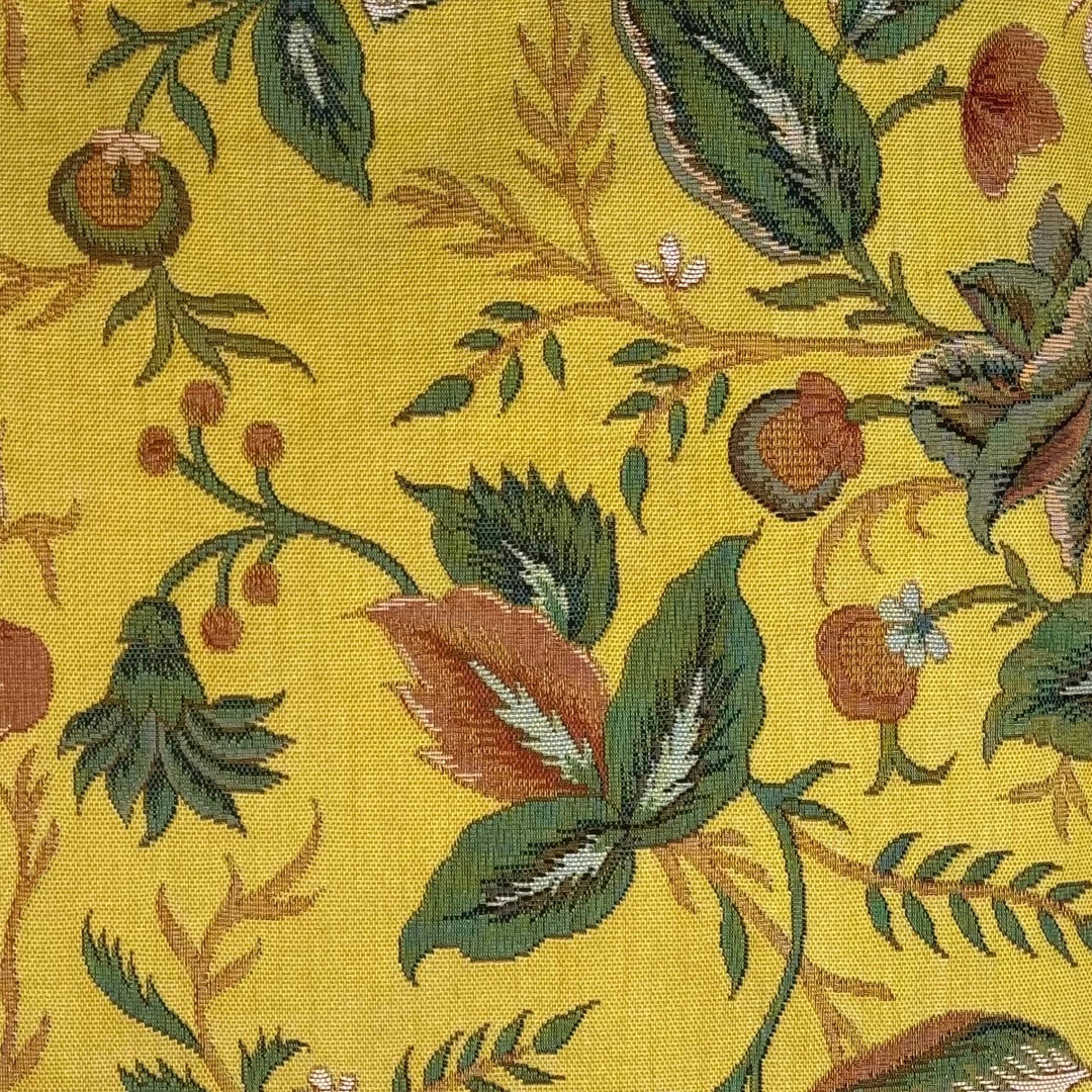 Gelber Kissenbezug mit Pfingstrosenmotiv – Botanisches Design aus dem Toile-de-Jouy-Museum (Jacquard gewebt)
