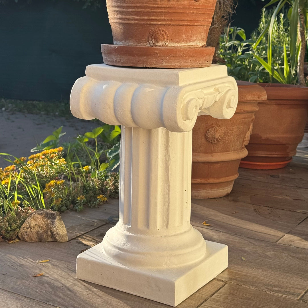 Ionische Säulen im Paar – Gartensockel