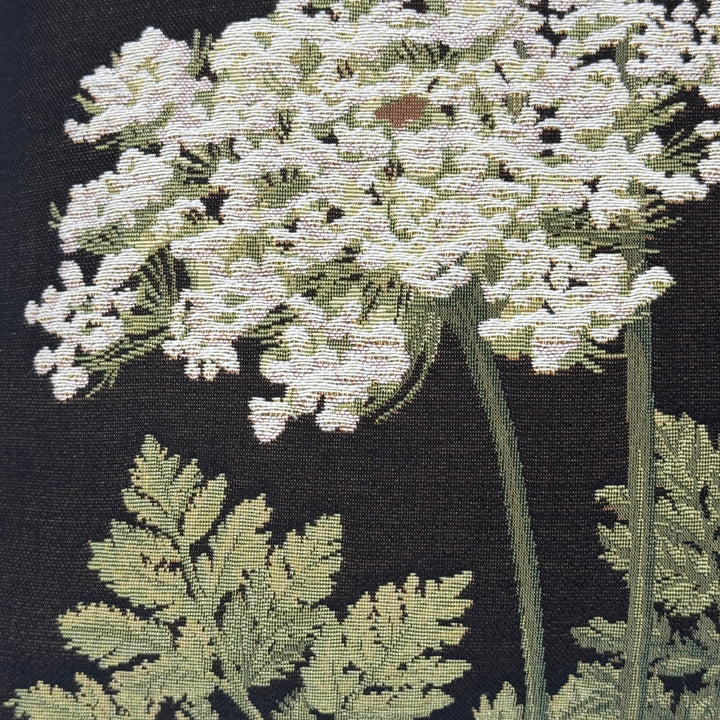 Schwarzer Kissenbezug – Dekorative Doldenblume (Jacquard gewebt)