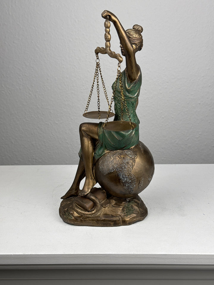 Justitia Statue – Symbol für Recht und Gerechtigkeit (Bronzefinish)