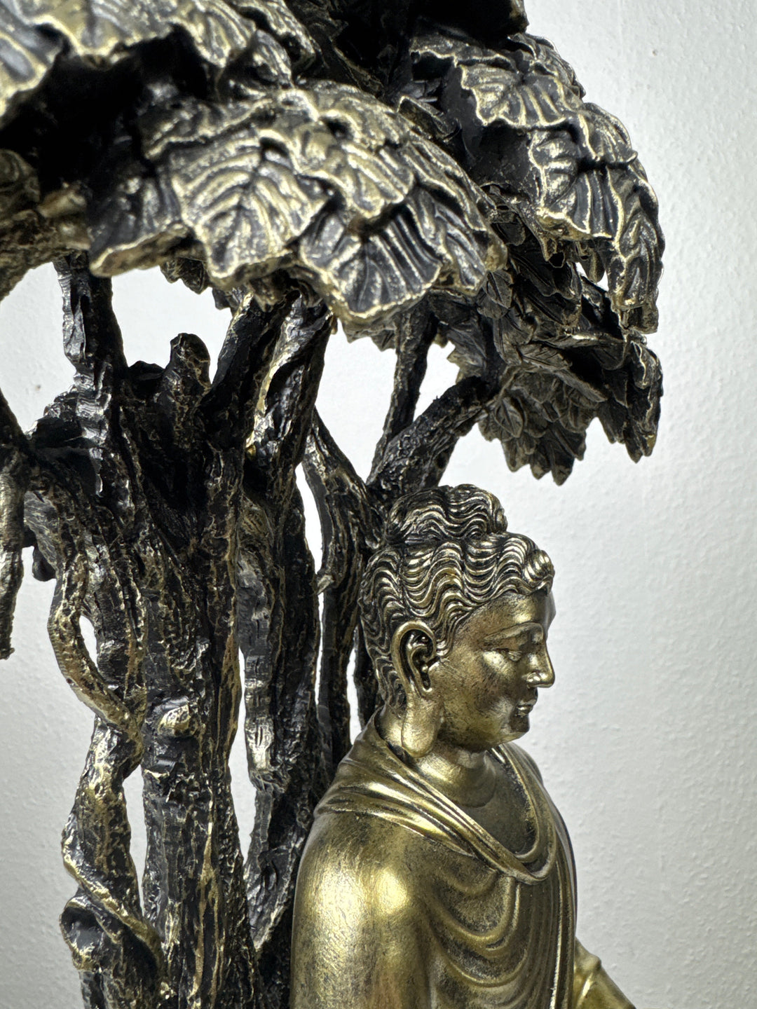 Buddha unter Bodhibaum Statue (Bronzefinish Skulptur)