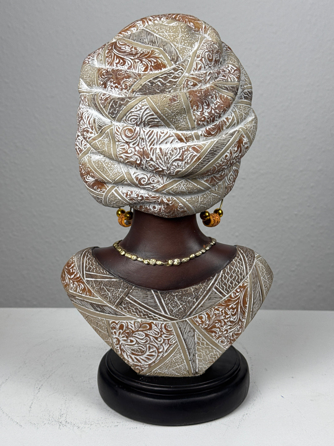 Afrikanische Dame Büste in Weiss und Gold