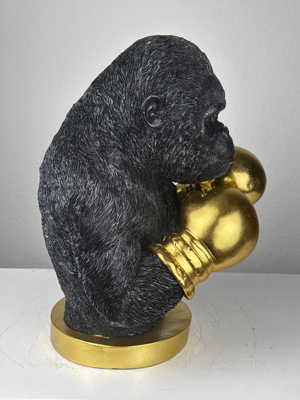Boxender Gorilla Statue (Schwarz & Gold Pop Art Skulptur)