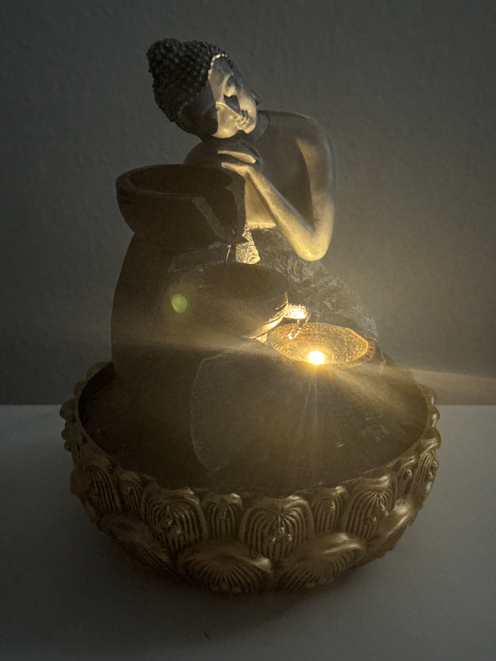 Buddha Innenbrunnen – Zen Ruhe mit Licht und Wasserfluss