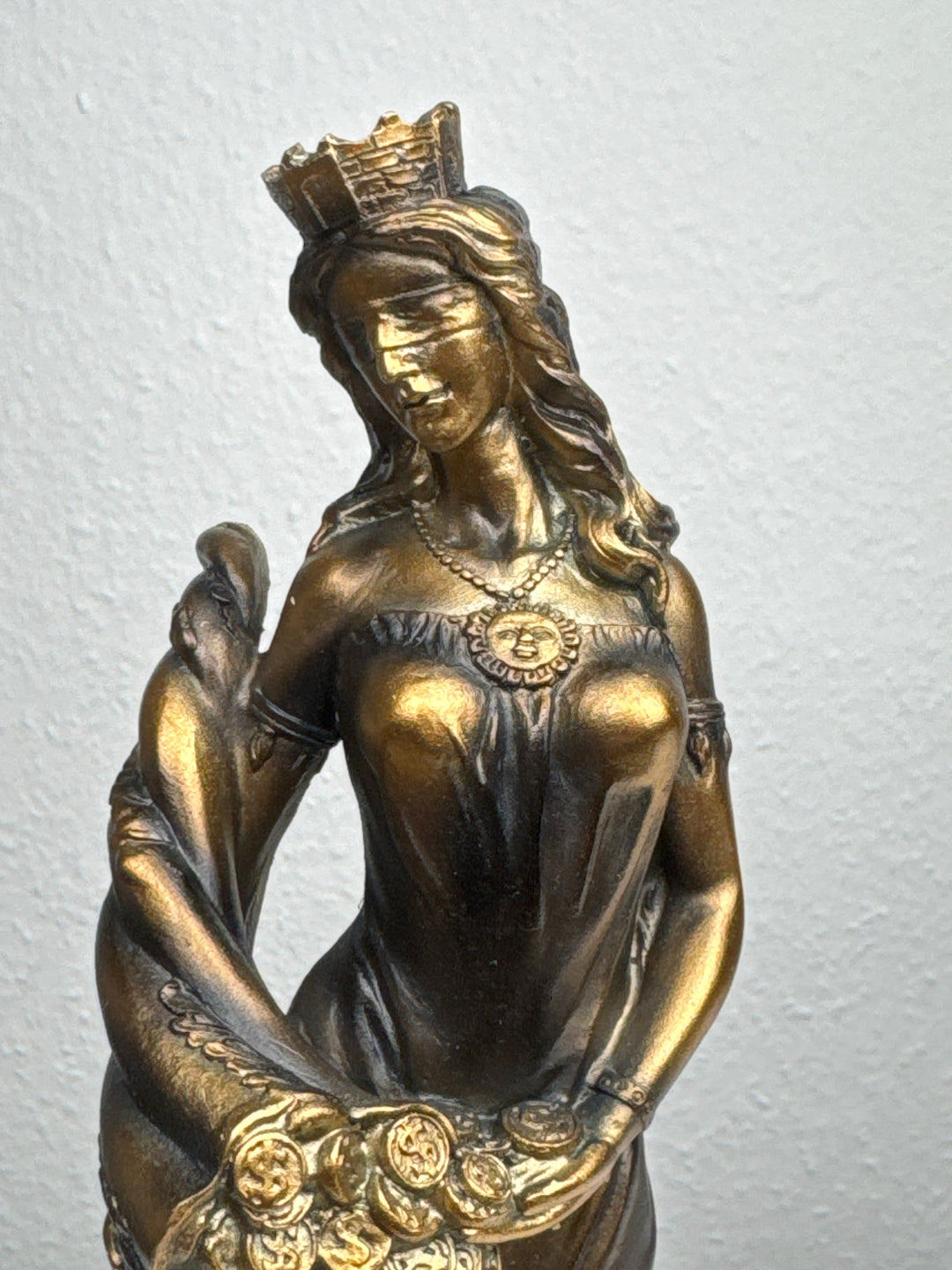 Fortuna Skulptur – Göttin des Glücks und Reichtums (Patinierte Bronzefigur)