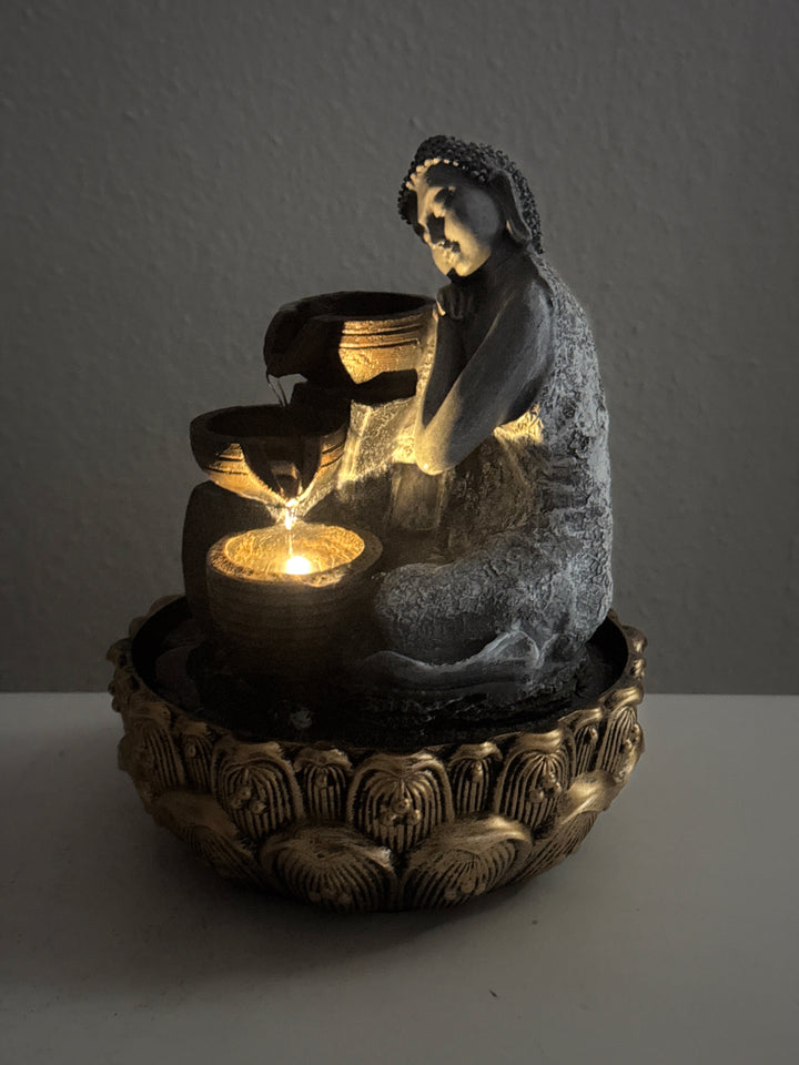 Buddha Innenbrunnen – Zen Ruhe mit Licht und Wasserfluss