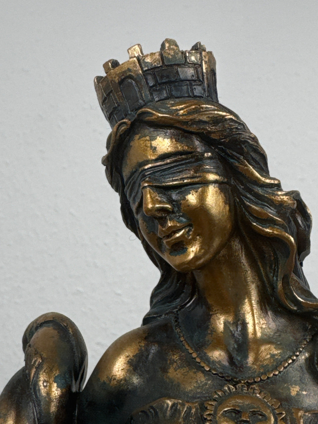 Lady Fortuna Statue – Griechische Göttin des Glücks (Patinierte Bronzefigur)