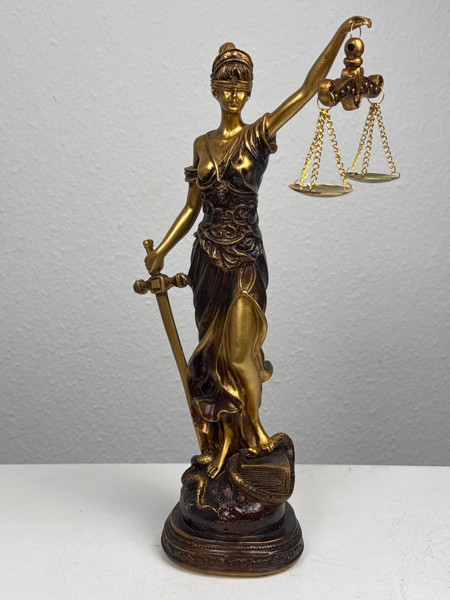 Justitia Skulptur – Symbol für Recht und Gerechtigkeit (Patinierte Bronzefigur)
